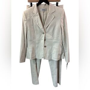 NWT Le Suit 2 piece Ivory pinstripe pant suit 99% cotton. Size 12. Summer Suit
